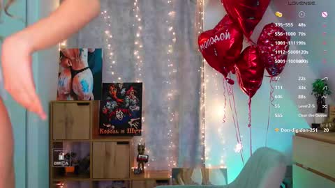 Snapshot of _sweetcams_ chatting on 03.03.26 Dasha online show from 03.03.26