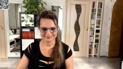 Snapshot of _sweetieray_ chatting on 10.20.25 Daria online show from 10.20.25