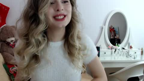 Snapshot of _sweettreat chatting on 12.23.24 _sweettreat online show from 12.23.24