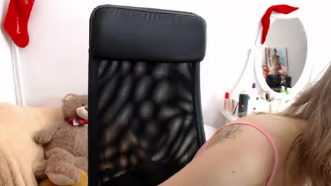 Snapshot of _sweettreat chatting on 01.05.25 _sweettreat online show from 01.05.25