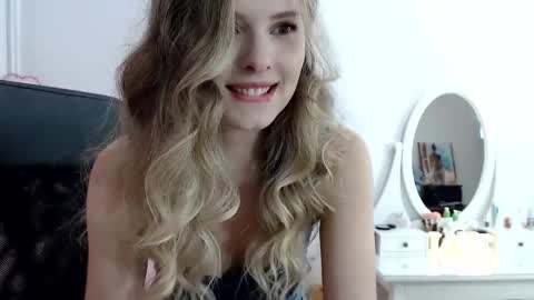 Snapshot of _sweettreat chatting on 03.02.25 _sweettreat online show from 03.02.25