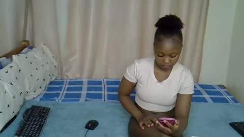 Snapshot of _sweetums chatting on 09.30.25 Rosy  Steph online show from 09.30.25