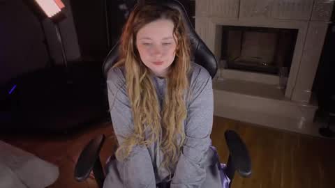 Snapshot of _that_witch_ chatting on 04.12.26 MIRA online show from 04.12.26