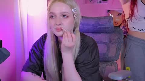 Snapshot of _that_witch_ chatting on 04.29.26 MIRA online show from 04.29.26