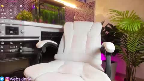 Snapshot of _top_skinny chatting on 09.17.25 Julia online show from 09.17.25