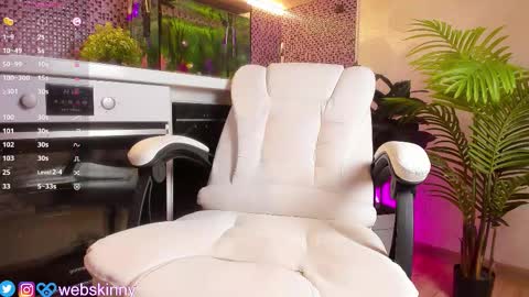 Snapshot of _top_skinny chatting on 09.26.25 Julia online show from 09.26.25