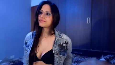 Gwen trying again online show from 03.25.26