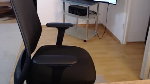 Snapshot of _trythis_ chatting on 11.10.25 _trythis_ online show from 11.10.25