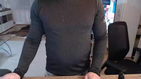 Snapshot of _trythis_ chatting on 12.14.25 _trythis_ online show from 12.14.25