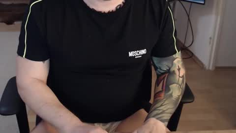 Snapshot of _trythis_ chatting on 12.19.25 _trythis_ online show from 12.19.25