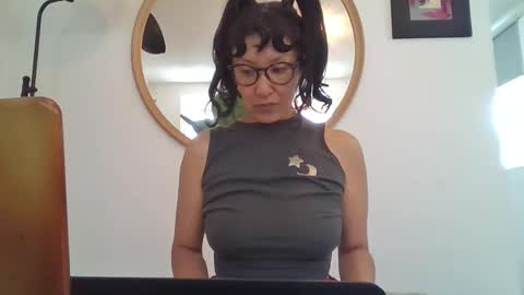Snapshot of _tutti_frutti_ chatting on 04.26.26 _tutti_frutti_ online show from 04.26.26