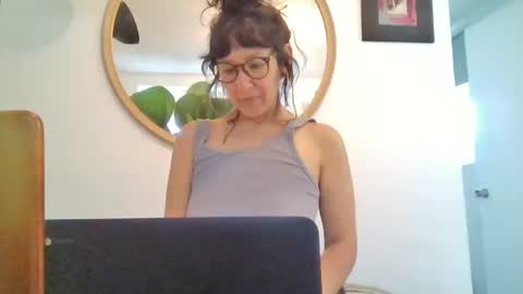 Snapshot of _tutti_frutti_ chatting on 05.16.26 _tutti_frutti_ online show from 05.16.26