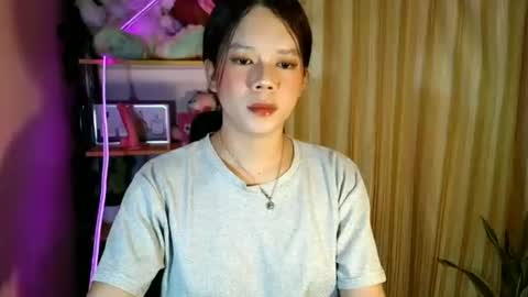 Snapshot of _urpetitegirl chatting on 06.14.26 _urpetitegirl online show from 06.14.26
