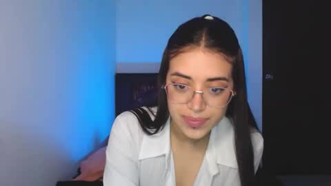 Snapshot of _valentinax_ chatting on 02.13.26 Vale online show from 02.13.26