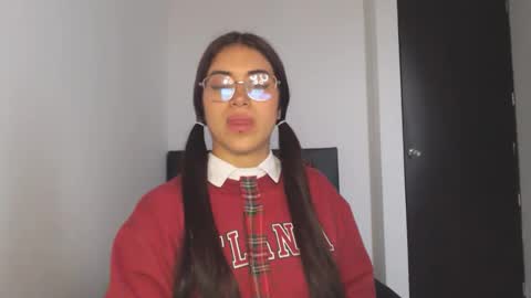 Snapshot of _valentinax_ chatting on 02.14.26 Vale online show from 02.14.26