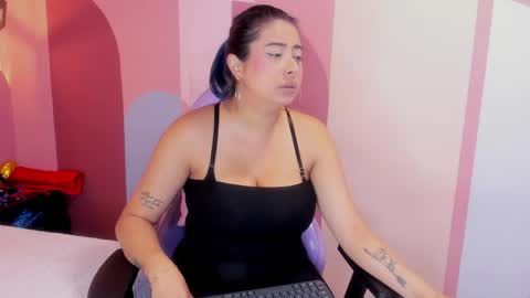 Snapshot of _valeryboobs_ chatting on 04.15.26 _valeryboobs_ online show from 04.15.26