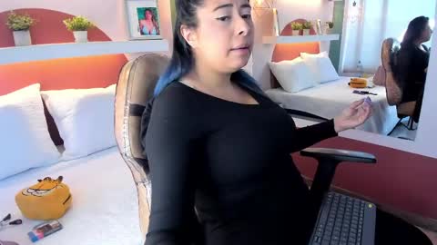 Snapshot of _valeryboobs_ chatting on 05.27.26 _valeryboobs_ online show from 05.27.26