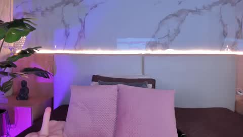 Snapshot of _valeryysmith_ chatting on 10.31.25 Valery online show from 10.31.25