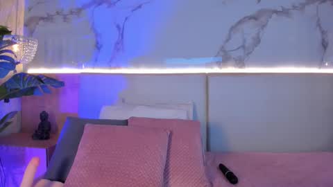 Snapshot of _valeryysmith_ chatting on 11.24.25 Valery online show from 11.24.25