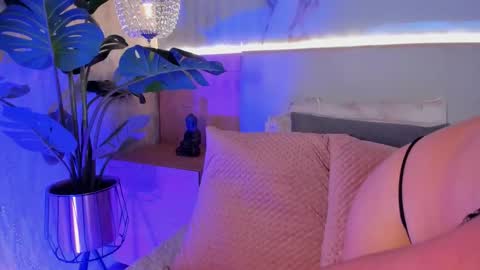 Snapshot of _valeryysmith_ chatting on 11.25.25 Valery online show from 11.25.25