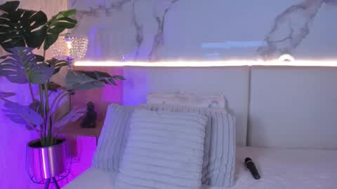 Snapshot of _valeryysmith_ chatting on 12.18.25 Valery online show from 12.18.25