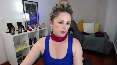 Snapshot of _victoria_collins chatting on 01.08.25 Sol online show from 01.08.25