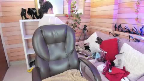 Snapshot of _victoria_collins chatting on 05.28.26 Sol online show from 05.28.26