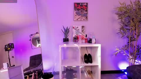 Snapshot of _violeta_owo_ chatting on 04.23.26 Evelyn online show from 04.23.26