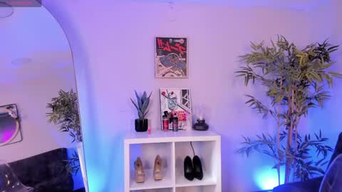 Snapshot of _violeta_owo_ chatting on 04.24.26 Evelyn online show from 04.24.26