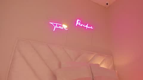 Snapshot of _wendy_x chatting on 11.17.25 _wendy_x online show from 11.17.25