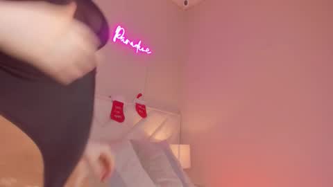 Snapshot of _wendy_x chatting on 12.18.25 _wendy_x online show from 12.18.25