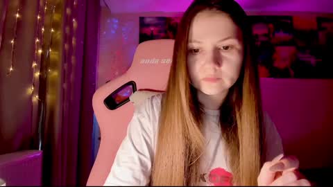 Snapshot of _witch__ chatting on 01.19.25 Enni online show from 01.19.25