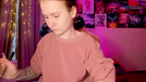 Snapshot of _witch__ chatting on 02.02.25 Enni online show from 02.02.25
