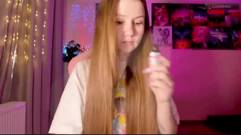 Snapshot of _witch__ chatting on 02.09.25 Enni online show from 02.09.25