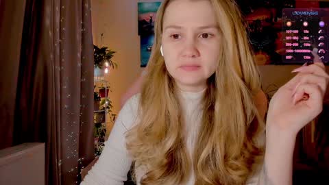 Snapshot of _witch__ chatting on 09.14.25 Enni online show from 09.14.25