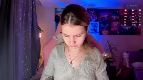 Snapshot of _witch__ chatting on 09.18.25 Enni online show from 09.18.25