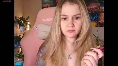 Snapshot of _witch__ chatting on 10.02.25 Enni online show from 10.02.25