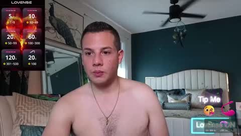Snapshot of _xsebxx chatting on 11.19.25 Sebastian online show from 11.19.25