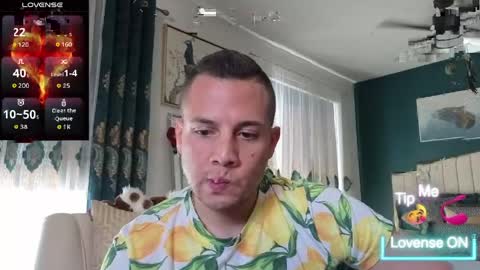 Snapshot of _xsebxx chatting on 05.12.26 Sebastian online show from 05.12.26