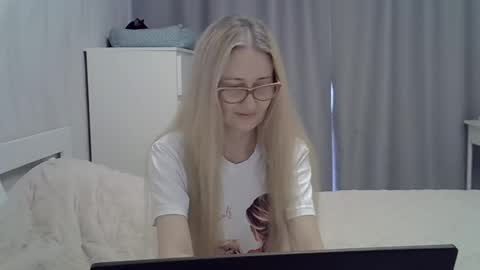 _xsharonx_ online show from 02.06.25