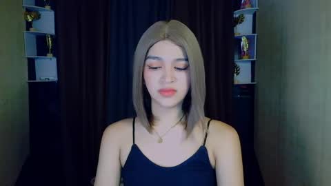 Snapshot of _xxlilly chatting on 05.05.26 _xxlilly online show from 05.05.26