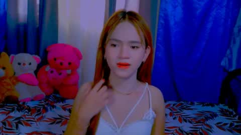 Snapshot of _xxlilly chatting on 05.22.26 _xxlilly online show from 05.22.26