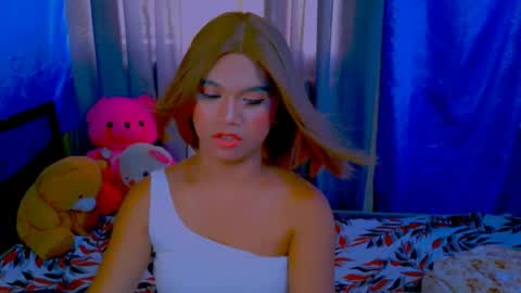 Snapshot of _xxlilly chatting on 05.27.26 _xxlilly online show from 05.27.26