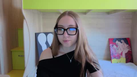 Snapshot of _yourhotangel_ chatting on 06.05.26 Eva online show from 06.05.26