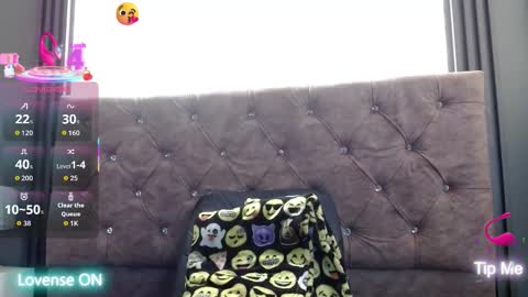 Yuyi online show from 11.22.25