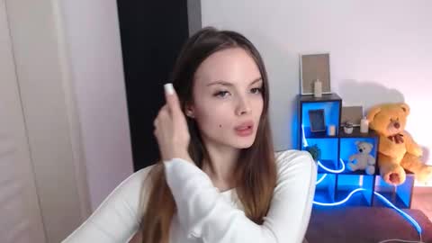 a_ariella_ online show from 11.04.25