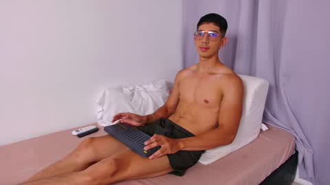 Snapshot of aa_xel chatting on 10.15.25 Axel online show from 10.15.25