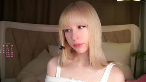 Snapshot of aameow chatting on 10.01.25 Amy online show from 10.01.25