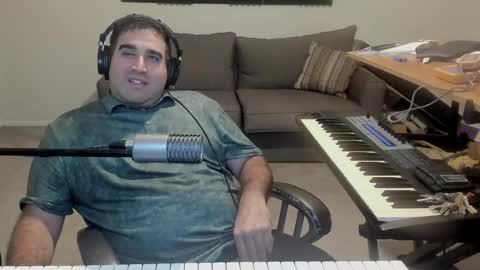 Snapshot of aaroleplayer chatting on 10.05.25 Aaron online show from 10.05.25
