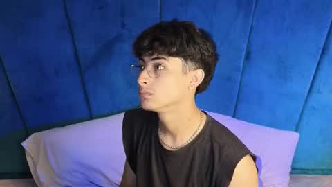 Aaron Ezequiel online show from 10.19.25